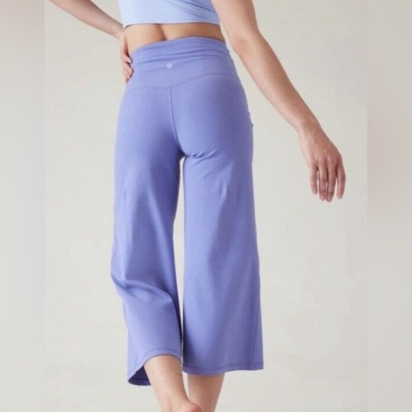 Athleta Elation Wide Crop Pant in Lavender/Adonis Blue Size Small NWT - Picture 3 of 9